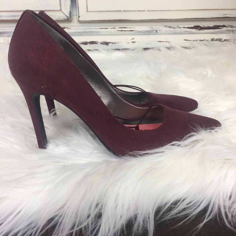 SAM AND LIBBY BURGUNDY HEELS SIZE6